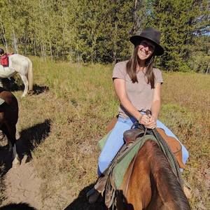 Meet your Posher, Caitlin